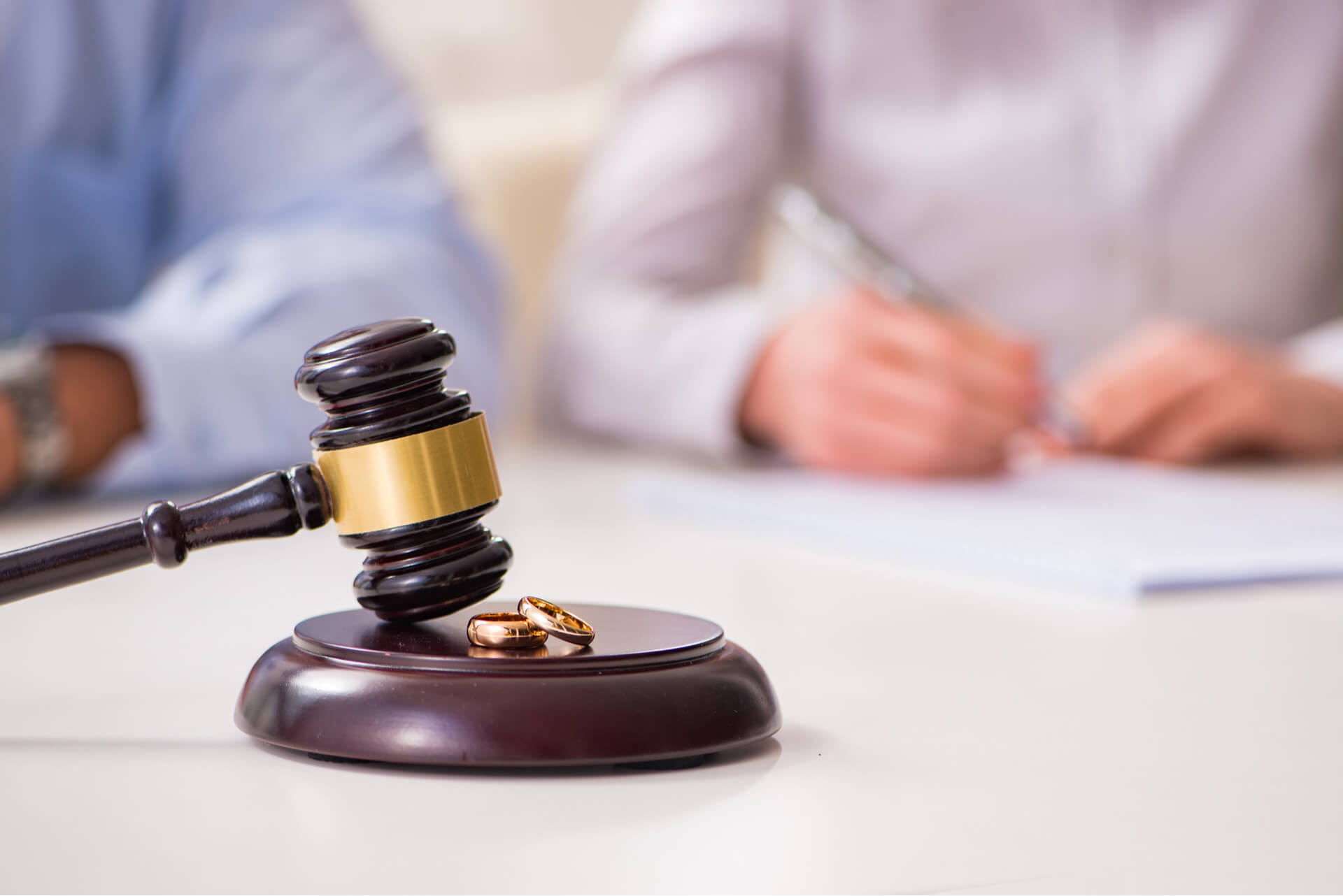 Can A Divorce Lawyer Help You Avoid Going To Court?
